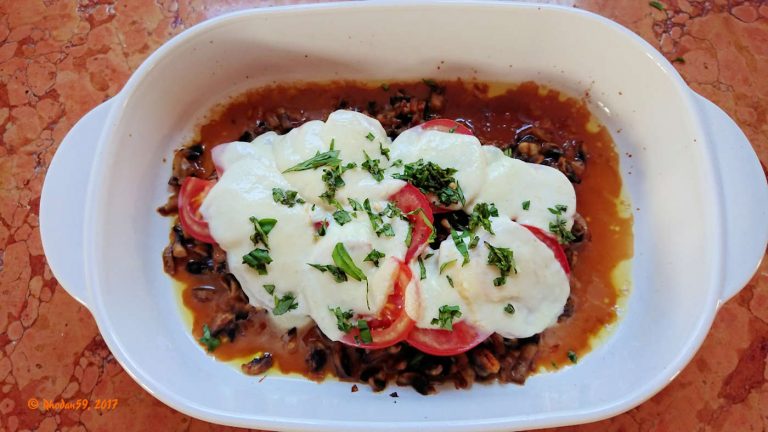 Mediterranes Schnitzel mit Champignon, Tomaten und Mozzarella ...